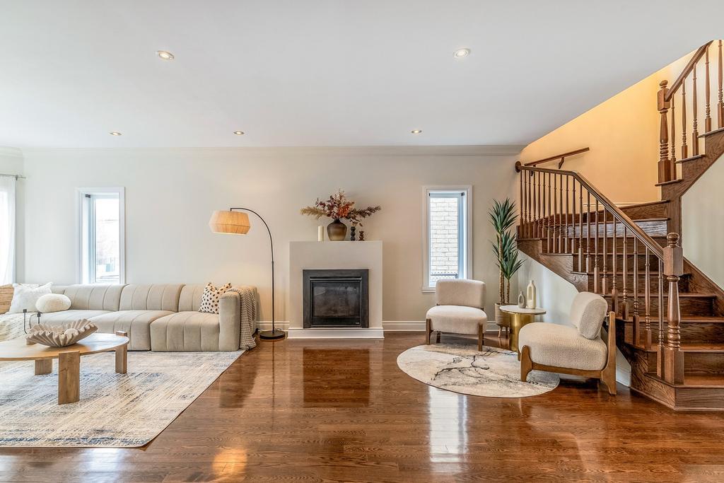 South Shore detached house, refreshed living room